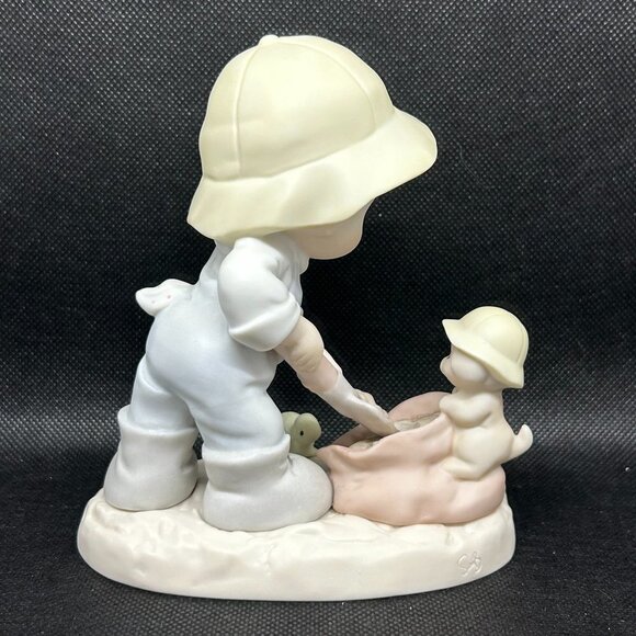 Precious Moments "Nothing Can Dampen The Spirit Of Caring " figurine - Picture 2 of 3
